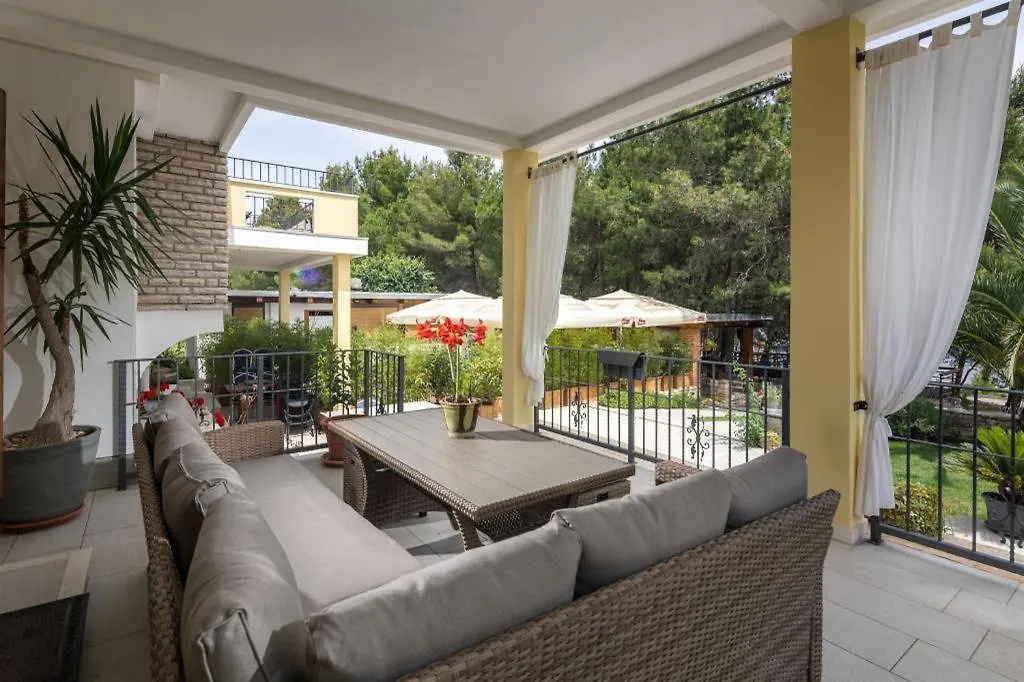Hablando Apartments-70M From The Sea Pridraga Apartmán